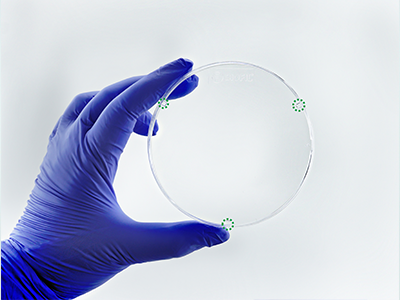 皿蓋內(nèi)設(shè)透氣棱，確保無菌的同時(shí)利于氣體交換